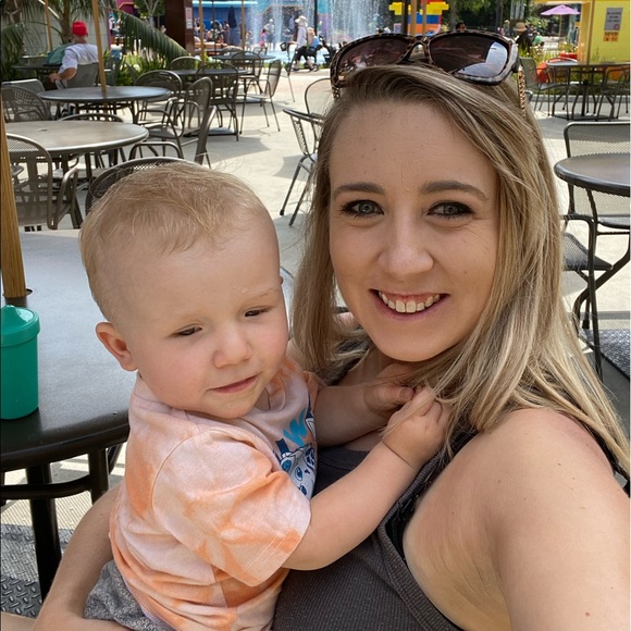 Meet your Posher, Emily - Picture 4 of 5